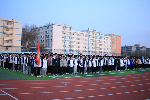 五星共阳光一色  国旗与朝霞同辉